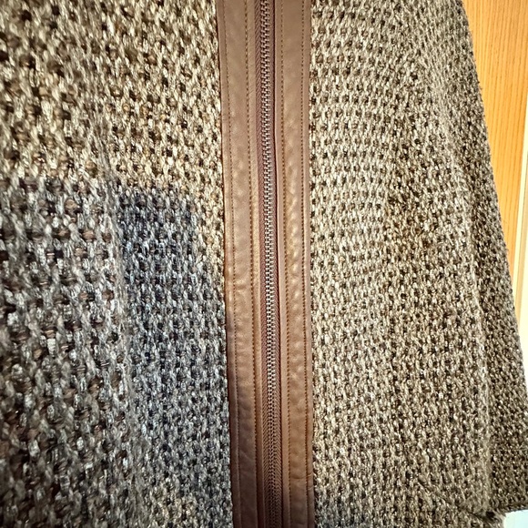 Tory Burch mid-length coat with brown leather trim and a tweed weave. - Picture 10 of 17